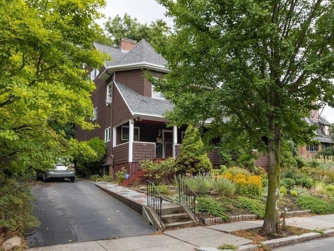 Building Photo - 128 Ashmont St