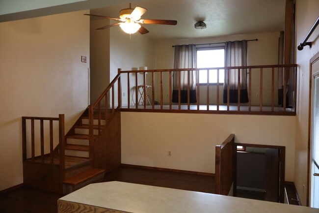 Building Photo - Quiet neighbor Home