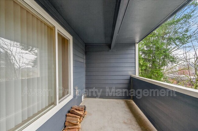 Building Photo - 12600 SE Freeman Way