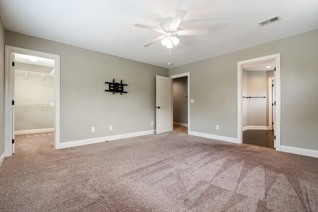 Building Photo - 126 Pinebranch Ct