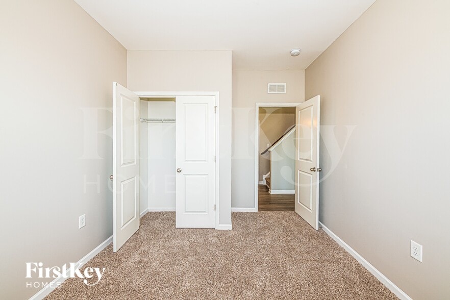 Building Photo - 637 Starry Sky Dr