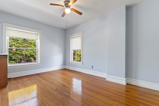 Building Photo - 2051 E 72nd Pl
