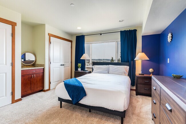 Building Photo - Lincoln Square Townhomes