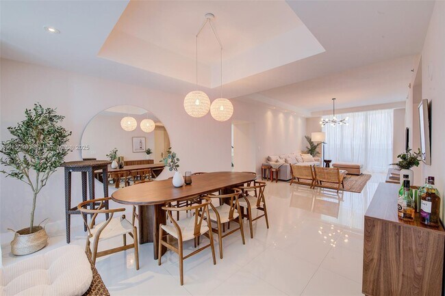 Building Photo - 15901 Collins Ave