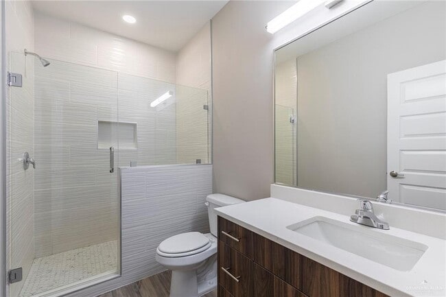 Building Photo - 10 La Vista Ave W