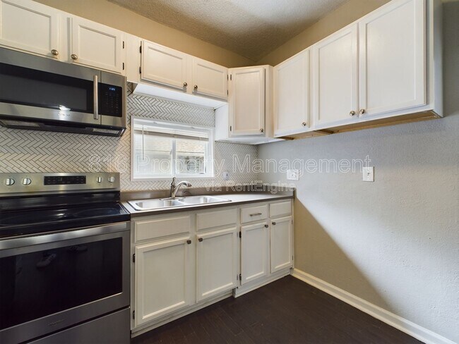Building Photo - 5218 Highland Ave
