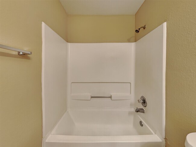 Building Photo - 18107 Quiet Ridge Ln