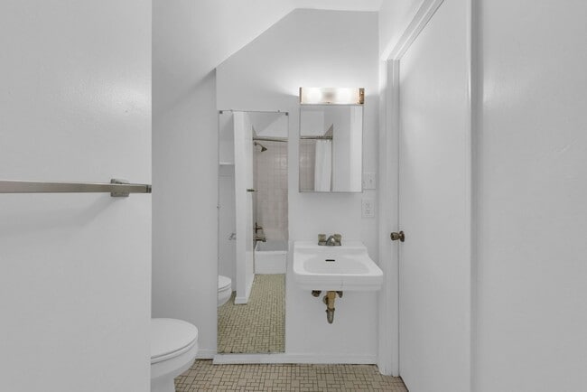 Building Photo - NORWOOD - Immaculate 1 bed efficiency unit on top floor of 4 family