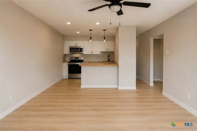 Building Photo - 345 Fm 86 Unit 46