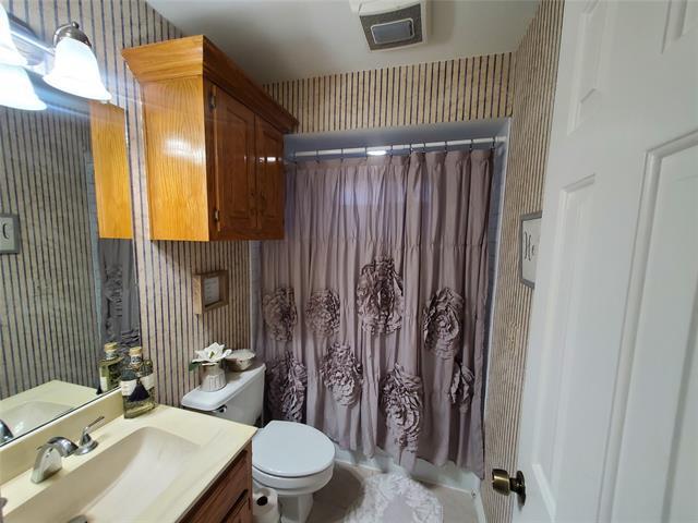 Building Photo - 804 Sandy Creek Dr
