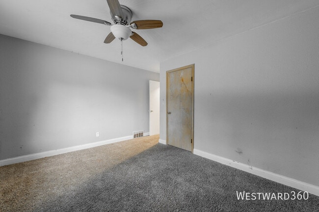 Building Photo - 2221 Belmont Ave