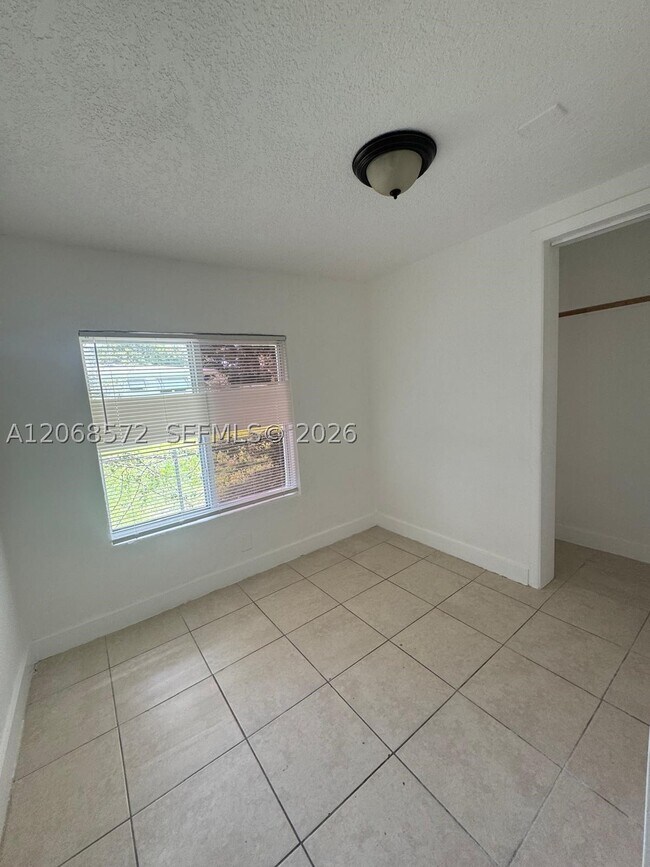 Building Photo - 4130 SW 25th St