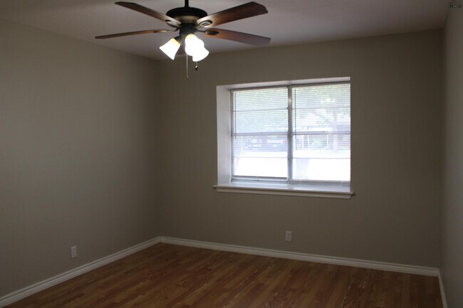 Building Photo - 4305 Randel Dr