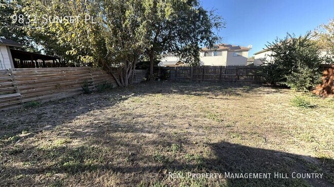 Building Photo - 9831 Sunset Pl