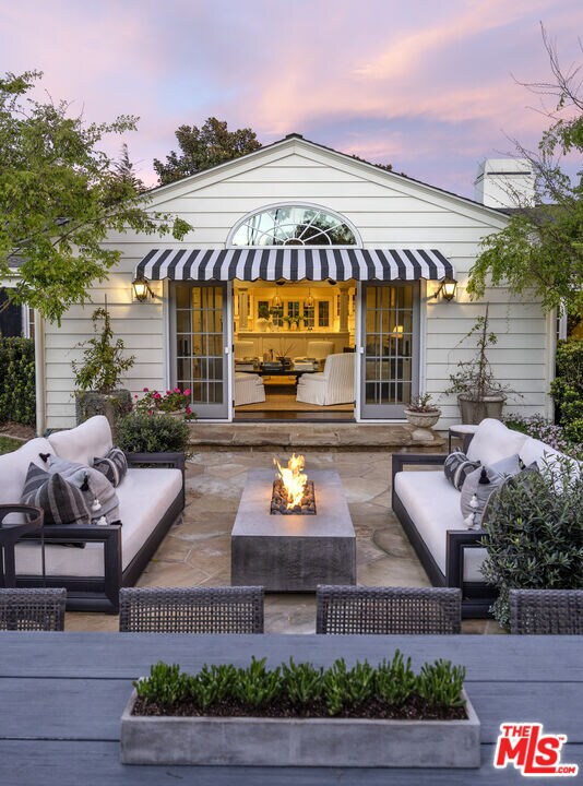 Building Photo - 2760 Sycamore Canyon Rd