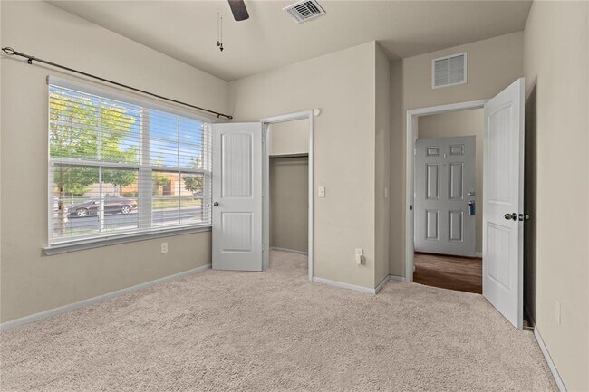 Building Photo - 407 Camellia Dr
