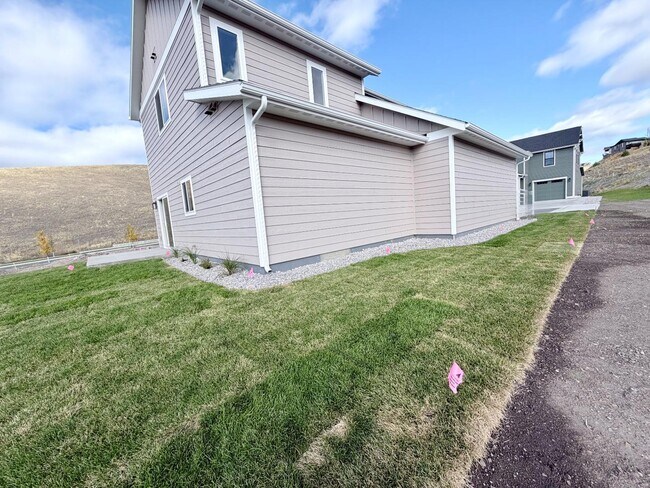 Building Photo - 7212 Shaver Dr