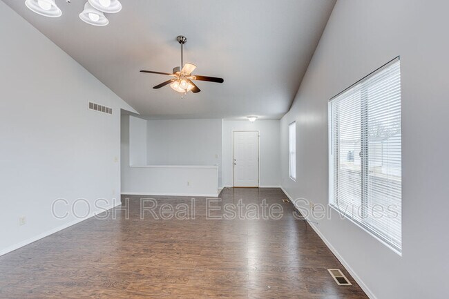 Building Photo - 1046 E Karla Ct