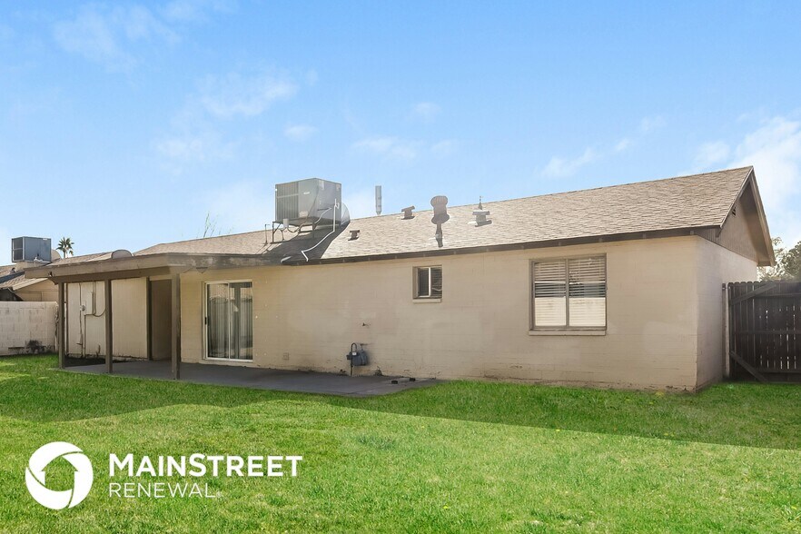 Building Photo - 7132 W Glenrosa Ave