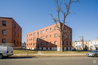 Building Photo - 214 KENILWORTH AVE NE