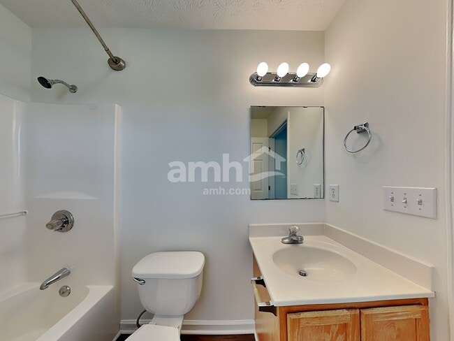 Building Photo - 6025 Brentwood Park Pl