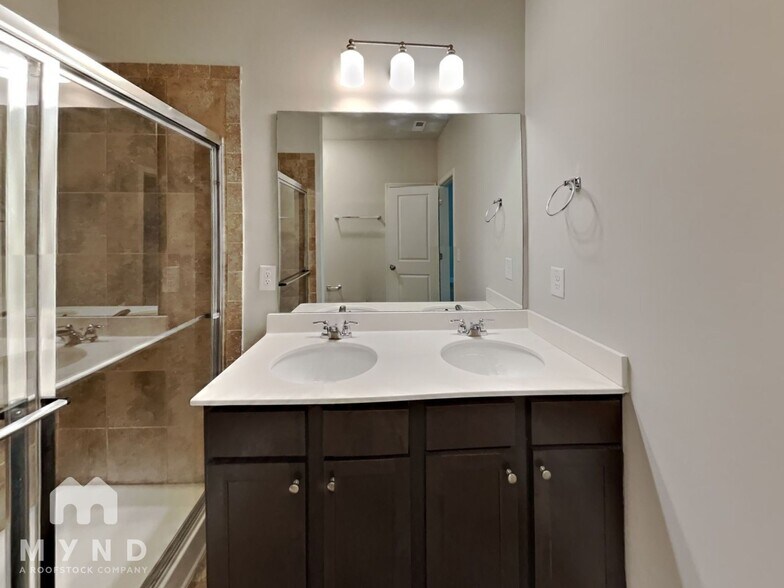 Building Photo - 3413 Sumersbe court