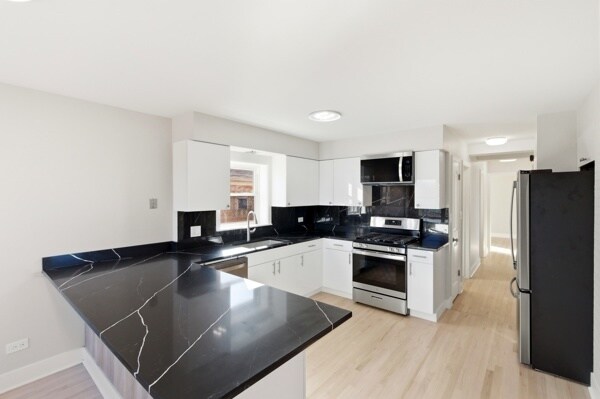 Building Photo - 1215 Balmoral Ave