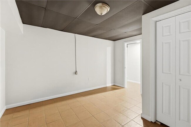 Building Photo - 3447 Kingswood Run