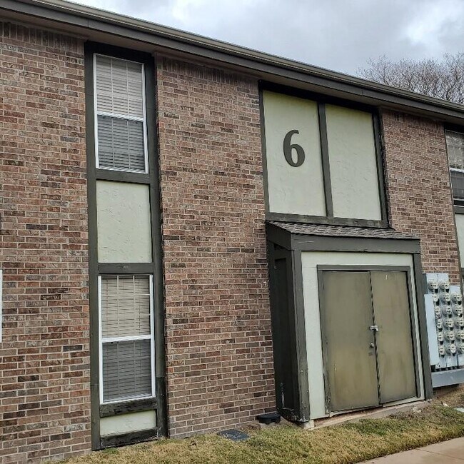 Building Photo - 7685 Northcross Dr