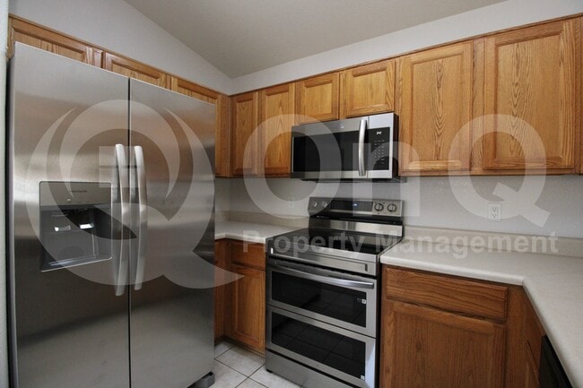 Building Photo - 726 S Nebraska St