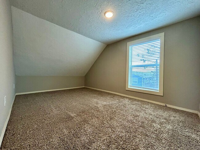 Building Photo - Charming 3-Bedroom Home in Prime Vancouver Location – Pet Friendly with Fenced Yard!