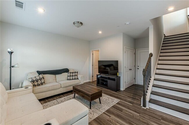 Building Photo - 1205 Skylar Ln SE