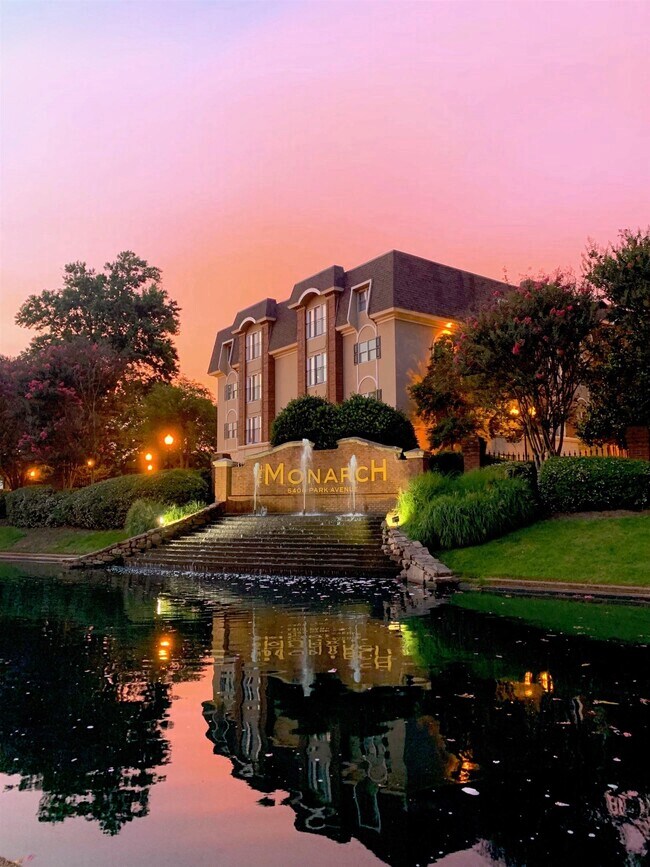 Building Photo - 5400 Park Ave