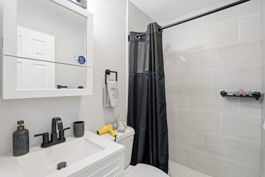 Building Photo - 225 Hancock Ave