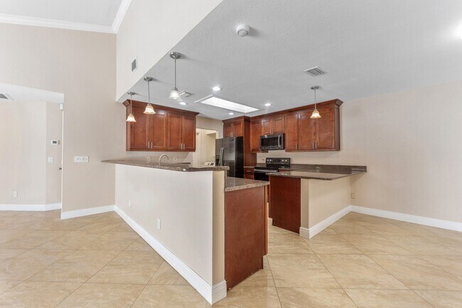 Building Photo - Stunning 3 BR/2 BA/2 Garage Single Family Home in  highly sought-after Sweetwater Oaks!