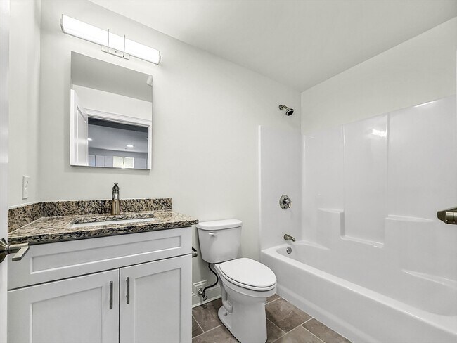 Building Photo - 10 Franklin Ave