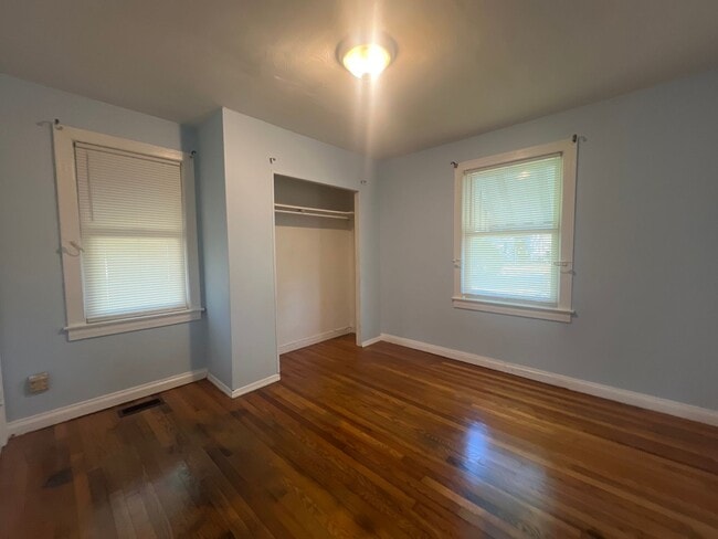 Building Photo - SHERWOOD FOREST