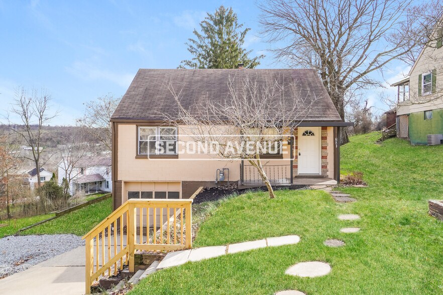 Primary Photo - 223 Auburn St