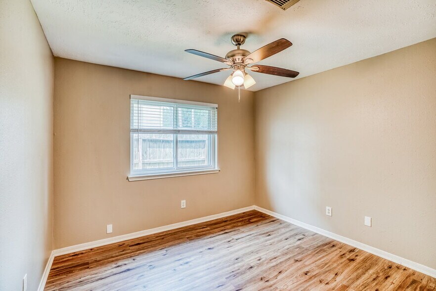 Building Photo - 302 Dunford Ct