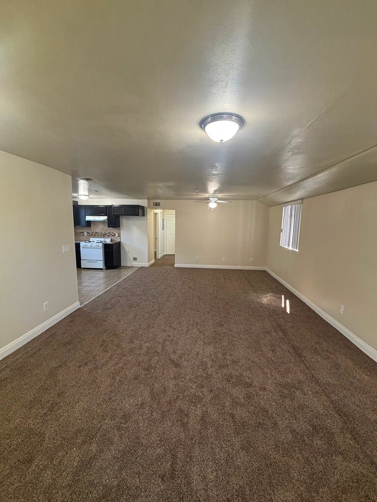 Building Photo - 732 E 74th St