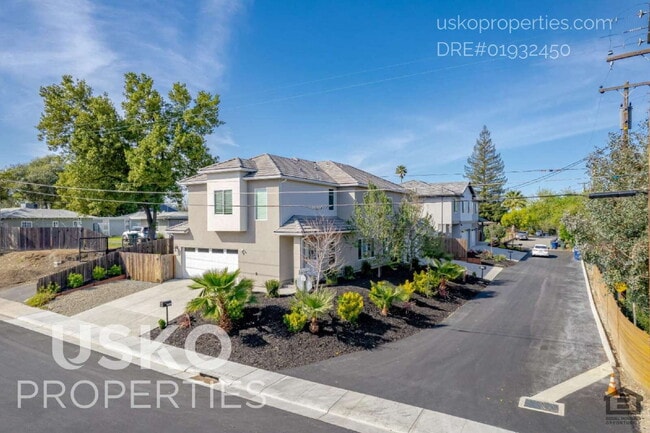 Building Photo - 5965 Hilltop Dr