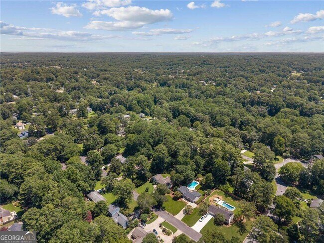 Building Photo - 472 Barnsdale Dr