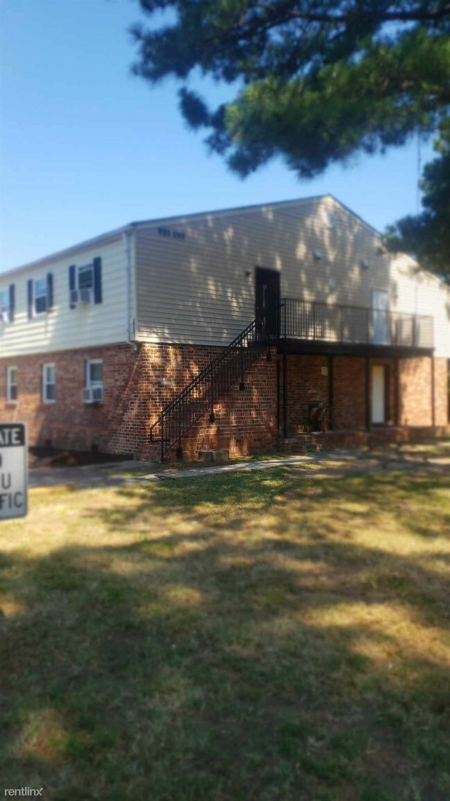 Building Photo - 3 br, 1 bath  - 214 Randolph St