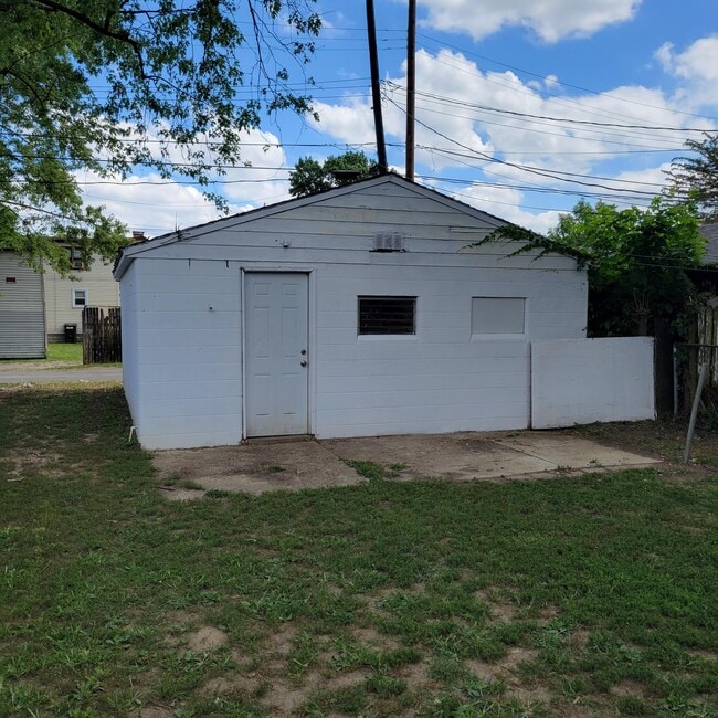 Building Photo - 438 S Powell Ave