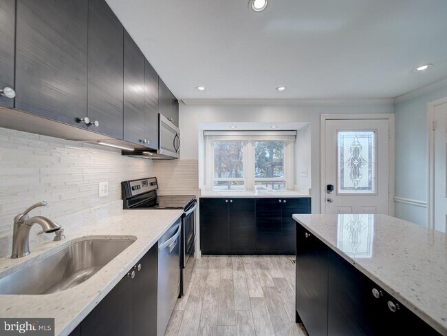 Building Photo - 6191 Little Valley Way