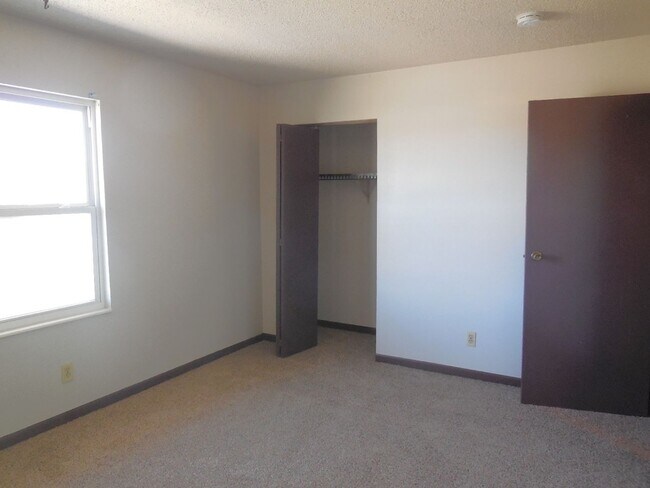 Building Photo - 46 Bellevue Dr