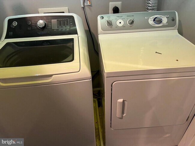 Building Photo - 11912 Benton Lake Rd