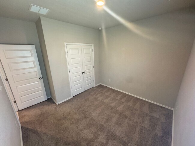 Building Photo - Move-In Ready Modern 4-Bedroom 2 Bath Home in South SA Near Palo Alto College