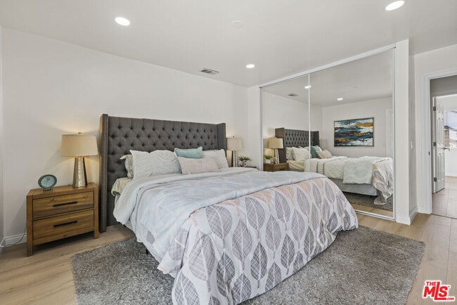 Building Photo - 13 Pepper Ct