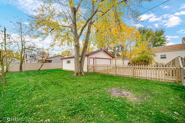 Building Photo - 6661 Glenview Dr